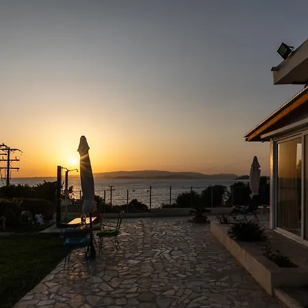 Lilian Just Steps From The 度假居