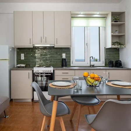 Lilian Just Steps From The Holiday home